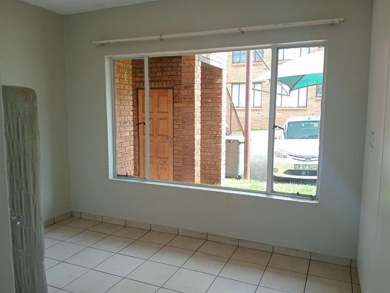 Apartment For Sale in Meredale, Johannesburg - Photo 8