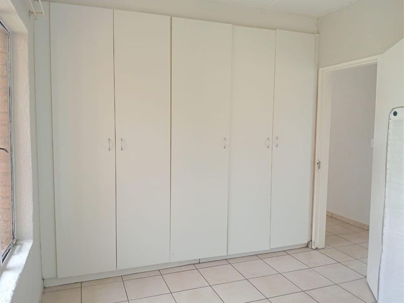 Apartment For Sale in Meredale, Johannesburg - Photo 9
