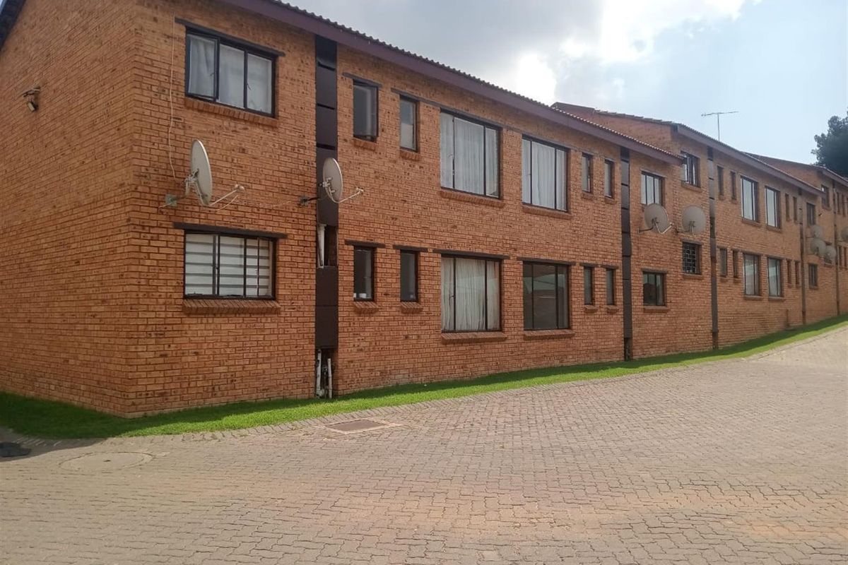 Apartment For Sale in Meredale, Johannesburg - Photo 2