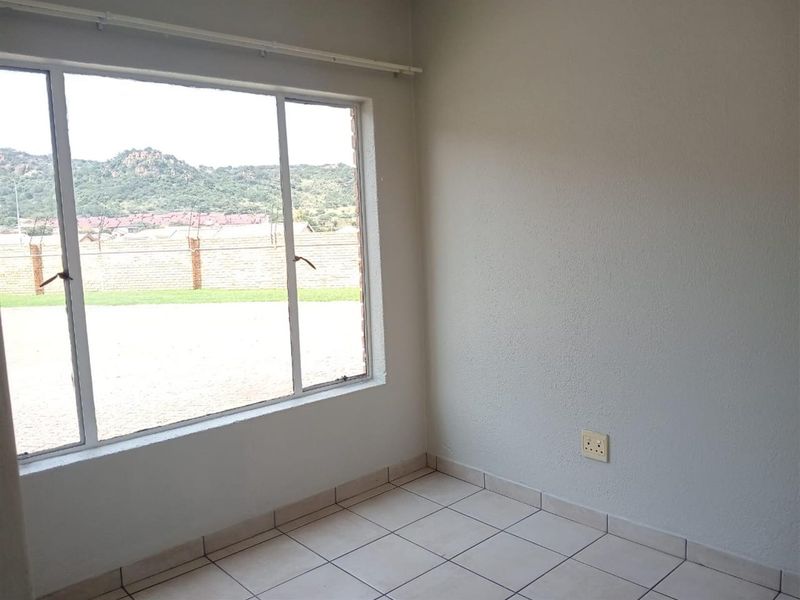 Apartment For Sale in Meredale, Johannesburg - Photo 8