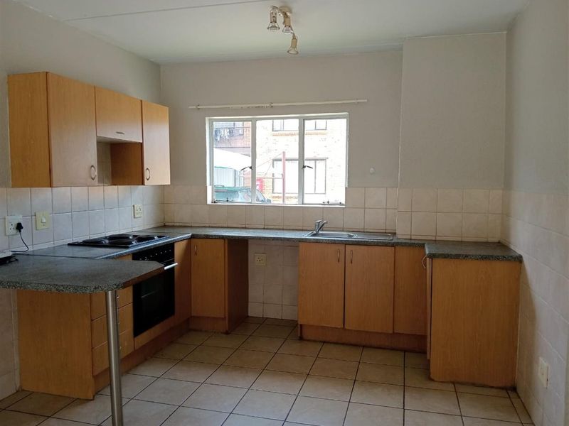 Apartment For Sale in Meredale, Johannesburg - Photo 1