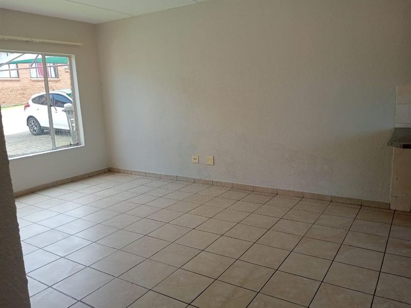 Apartment For Sale in Meredale, Johannesburg - Photo 4