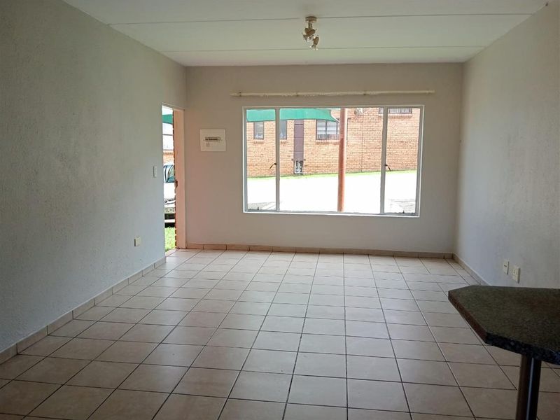 Apartment For Sale in Meredale, Johannesburg - Photo 5