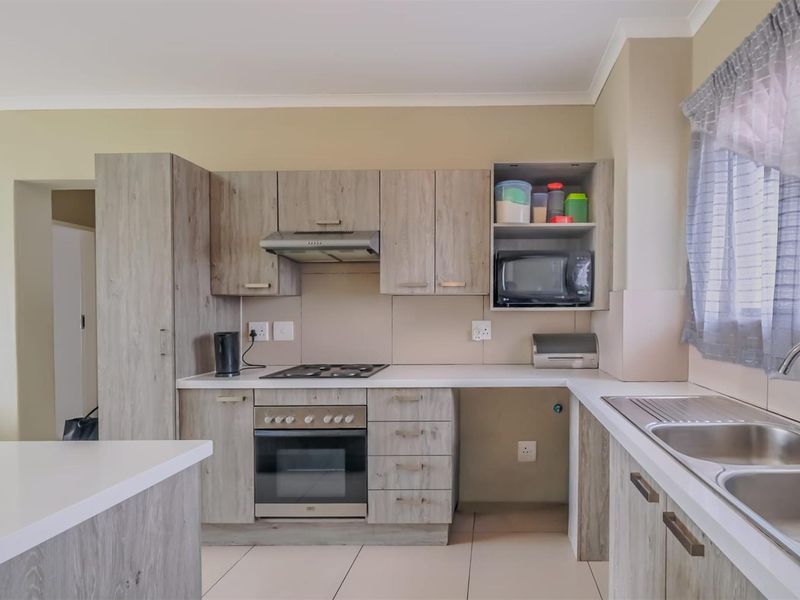 Apartment For Sale in Carlswald, Midrand - Photo 2