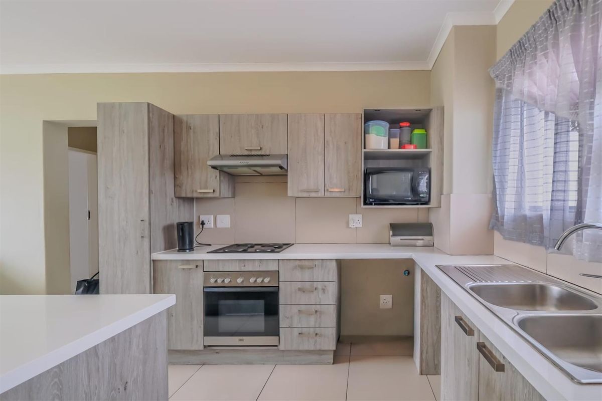 Apartment For Sale in Carlswald, Midrand - Photo 2