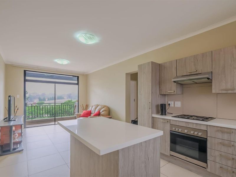 Apartment For Sale in Carlswald, Midrand - Photo 3