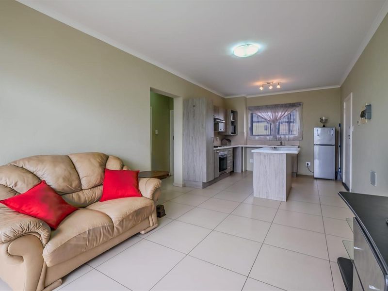 Apartment For Sale in Carlswald, Midrand - Photo 4