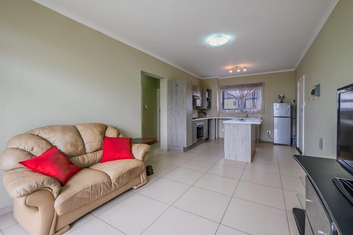 Apartment For Sale in Carlswald, Midrand - Photo 4