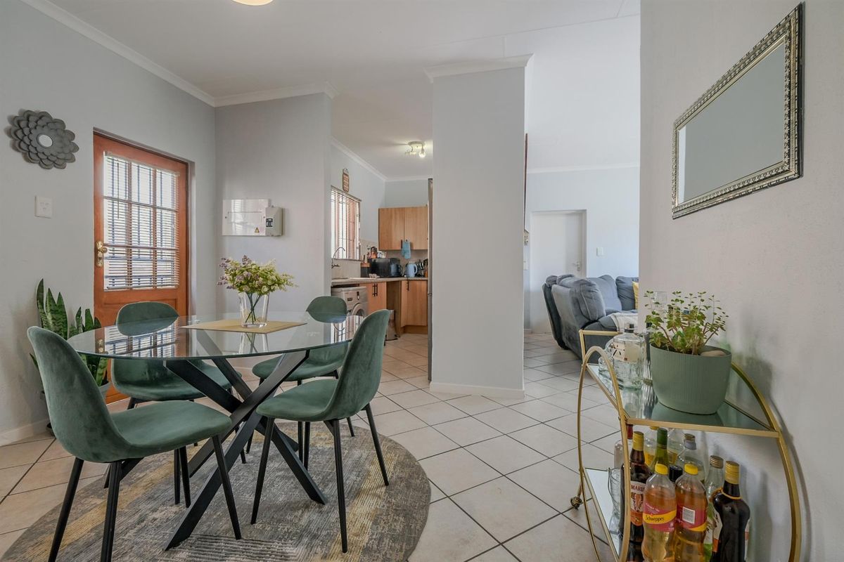 Apartment For Sale in Carlswald, Midrand - Photo 3