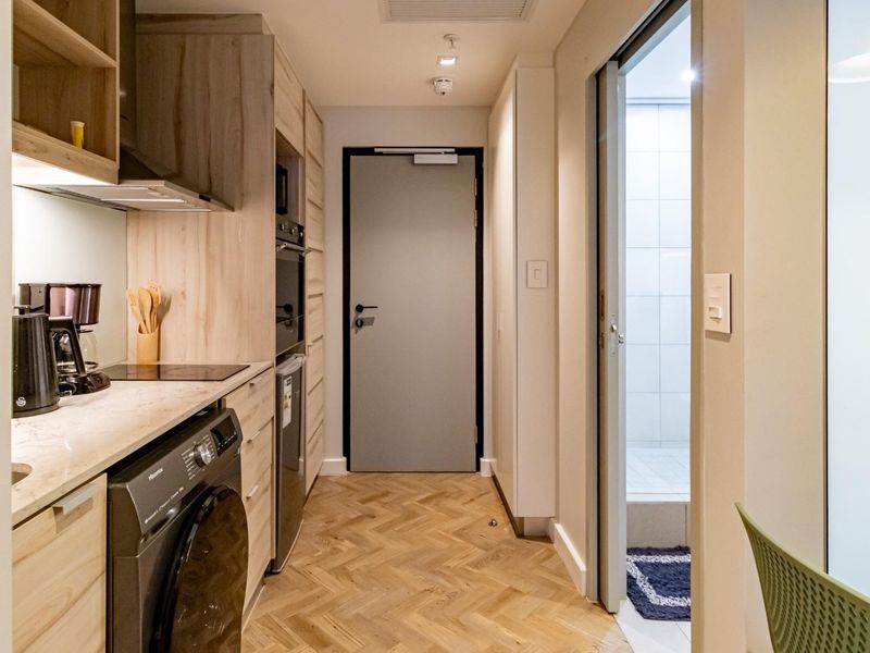 Apartment To Rent in City of Cape Town - Photo 7