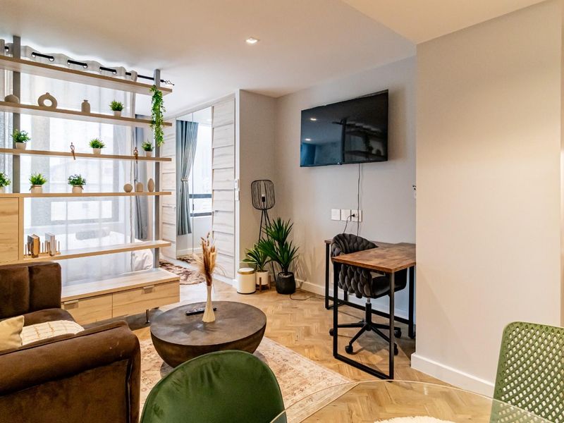 Apartment To Rent in City of Cape Town - Photo 3