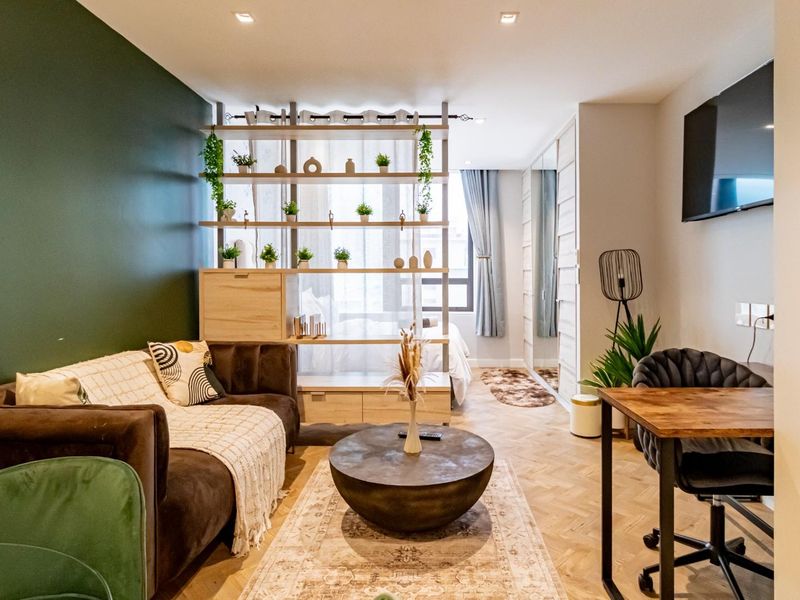 Apartment To Rent in City of Cape Town - Photo 4