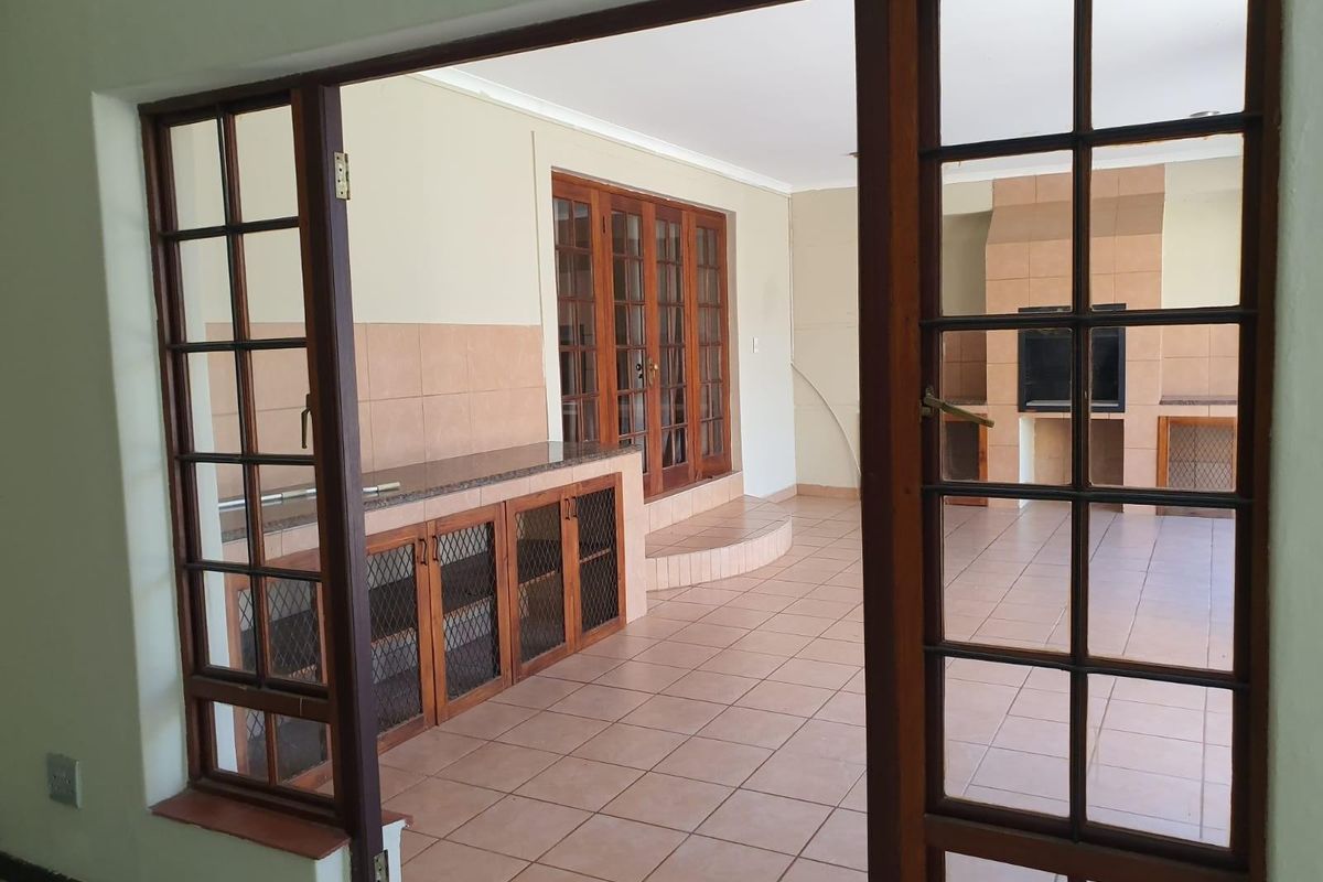 4 bedroom home in Steiltes, Nelspruit - Photo 5