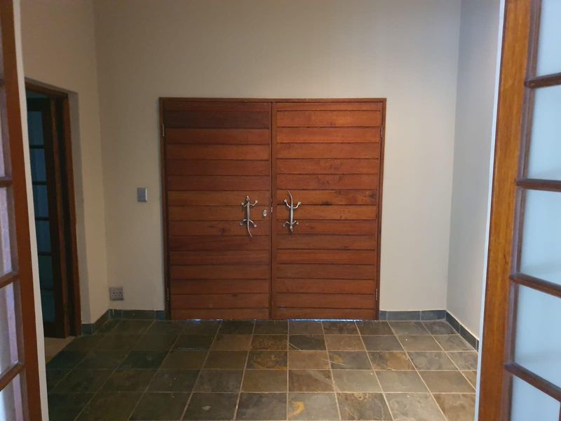 4 bedroom home in Steiltes, Nelspruit - Photo 4