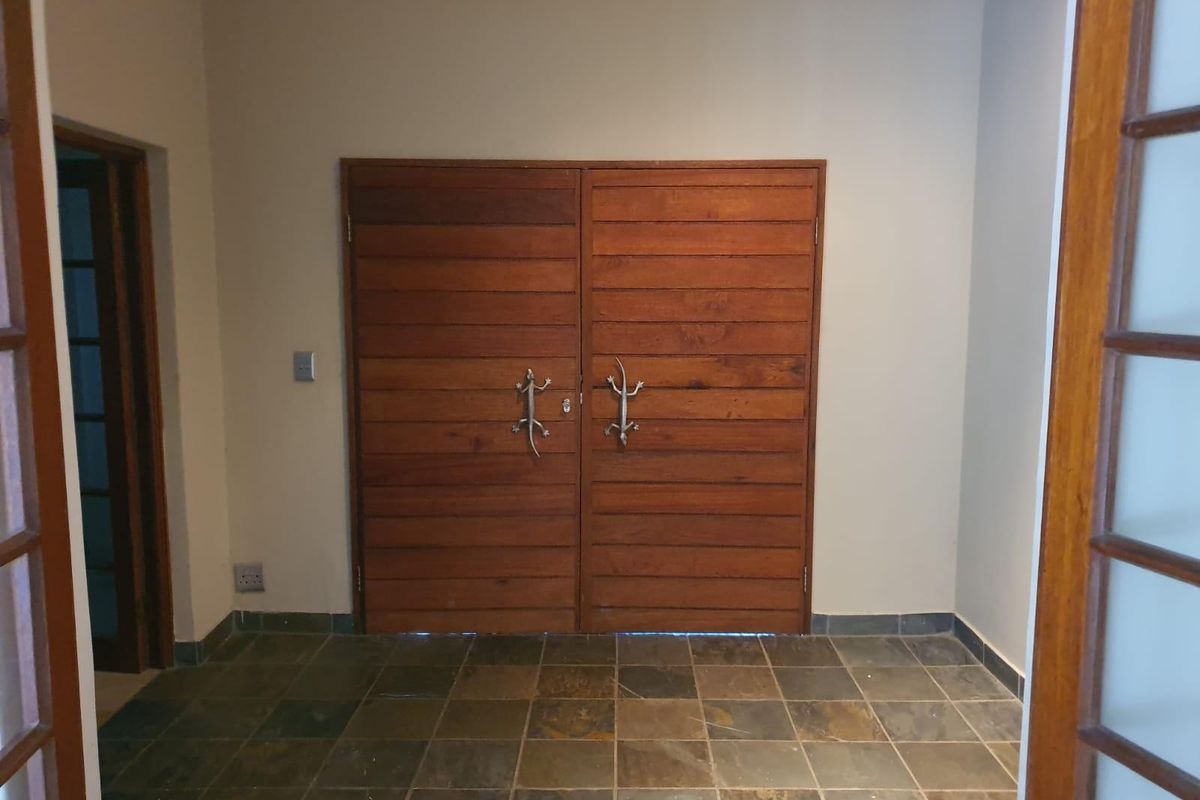 4 bedroom home in Steiltes, Nelspruit - Photo 4