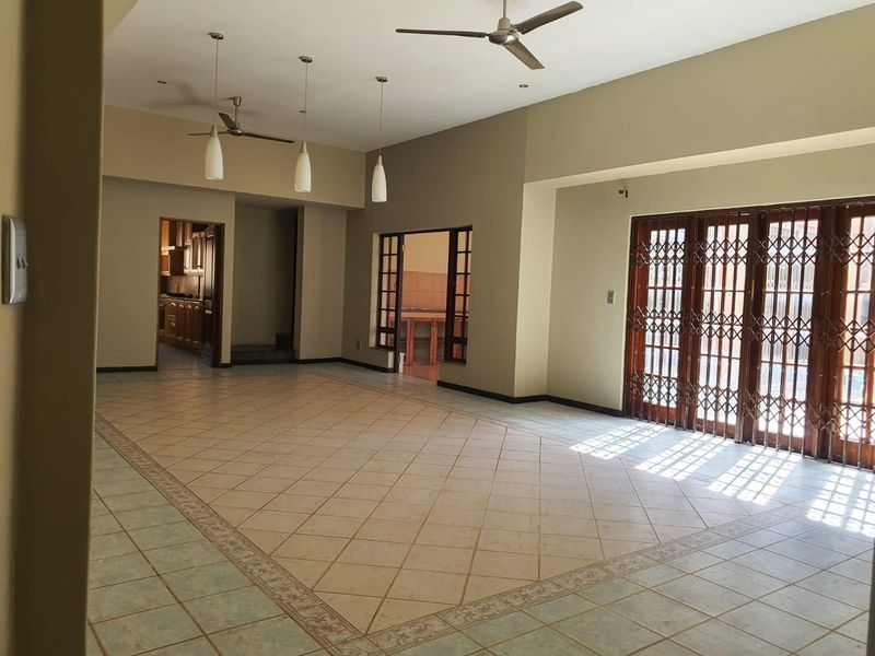 4 bedroom home in Steiltes, Nelspruit - Photo 8