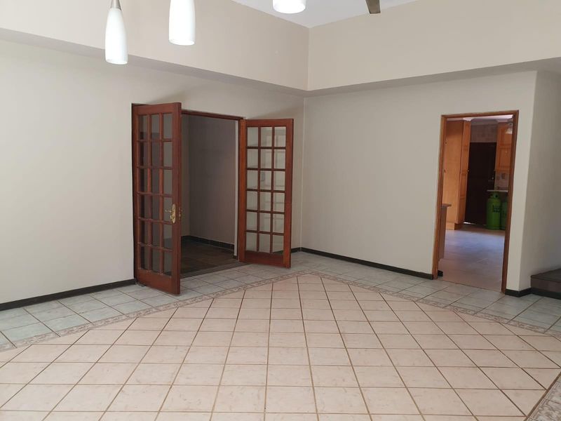 4 bedroom home in Steiltes, Nelspruit - Photo 7