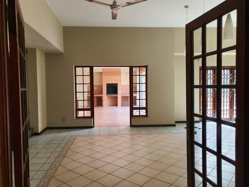 4 bedroom home in Steiltes, Nelspruit - Photo 10