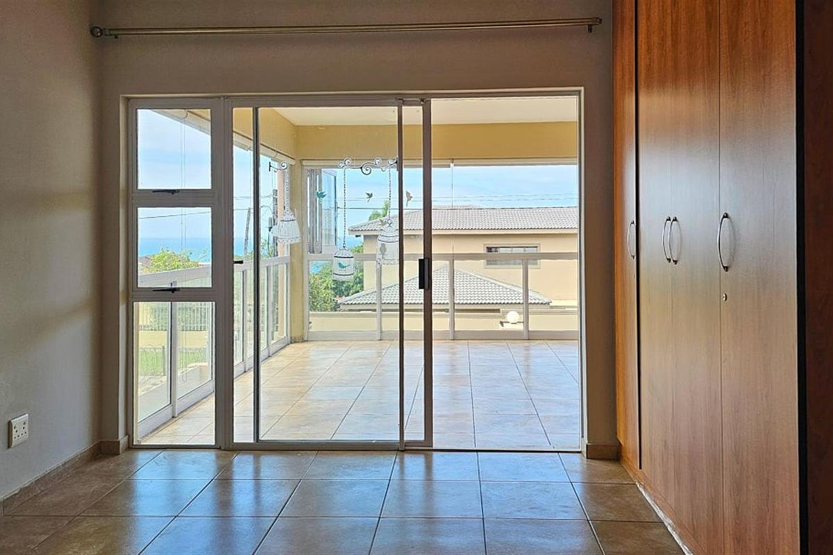 PET and WHEELCHAIR FRIENDLY Apartment with Sea Views - Photo 3