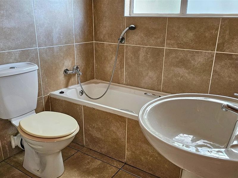 PET and WHEELCHAIR FRIENDLY Apartment with Sea Views - Photo 6