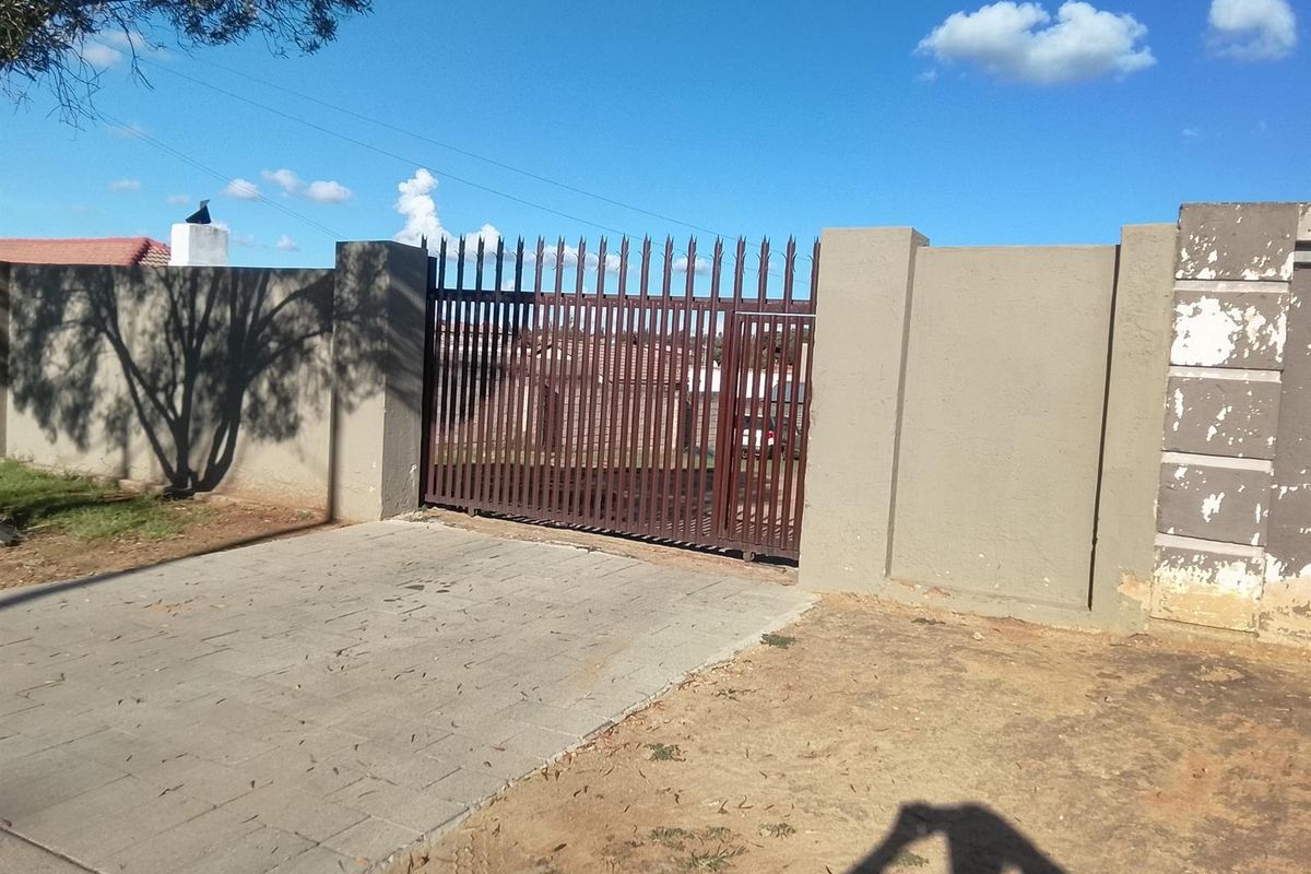 House For Sale in Norkem Park, Kempton Park - Photo 3