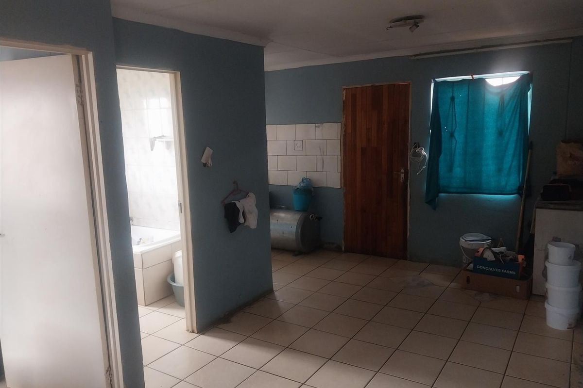 3 bedroom House For Sale in Protea Glen, Soweto - Photo 5