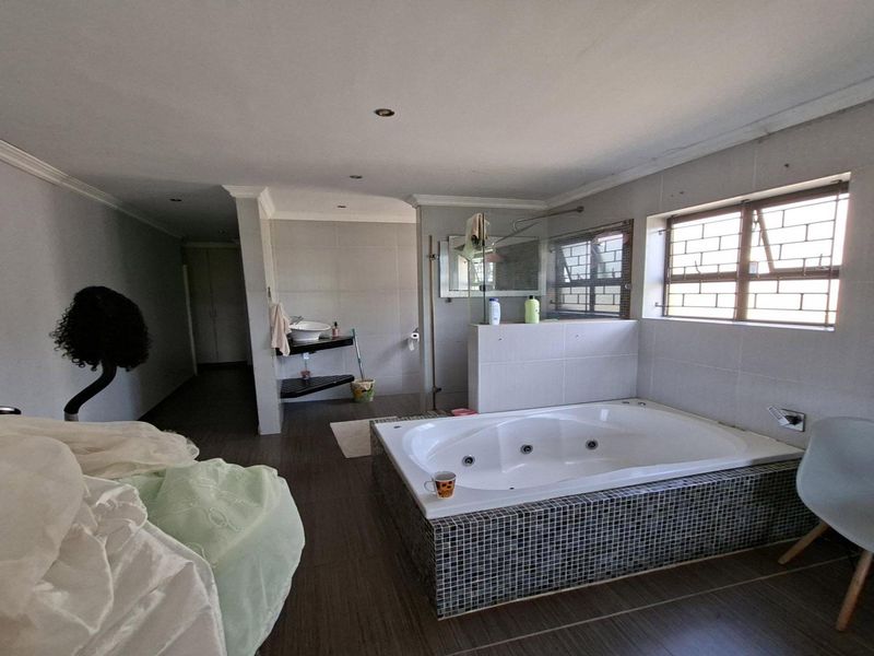 3-Bedroom House in Bluff - Photo 8