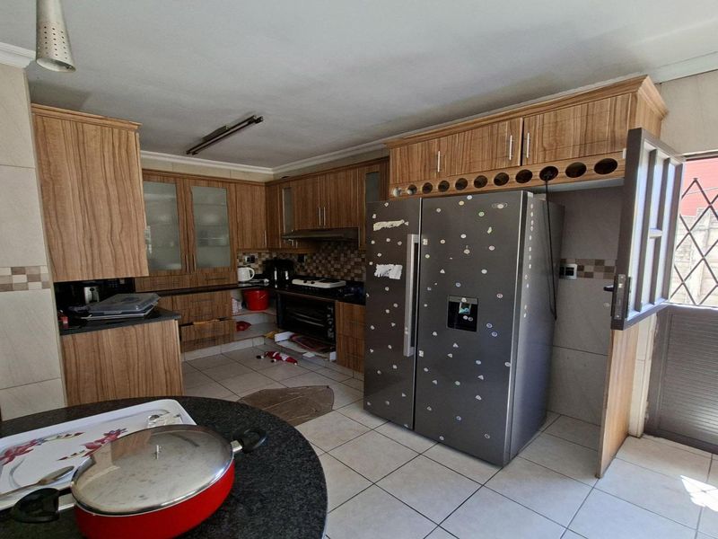 3-Bedroom House in Bluff - Photo 6