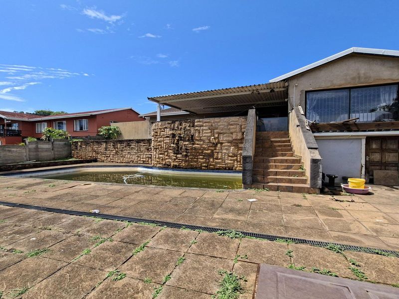 3-Bedroom House in Bluff - Photo 4