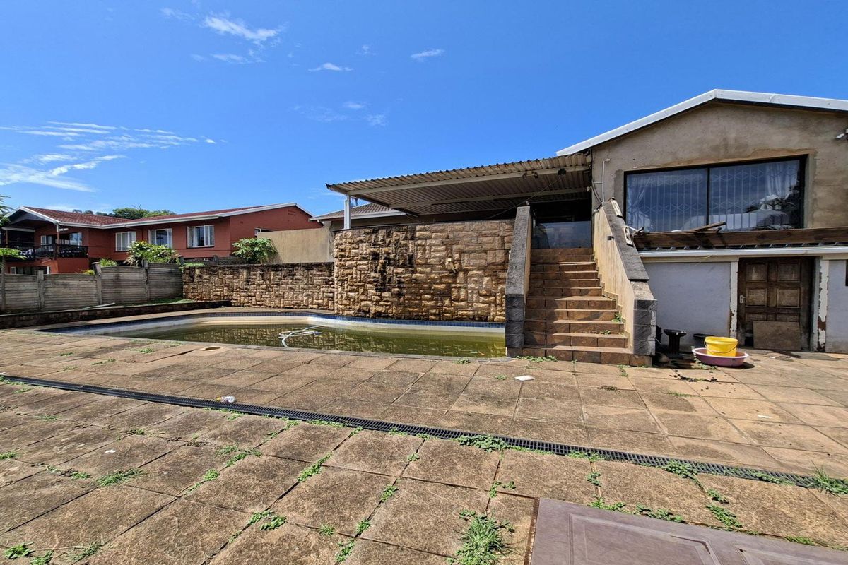 3-Bedroom House in Bluff - Photo 4