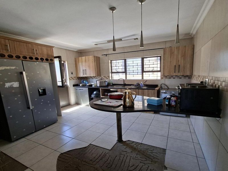 3-Bedroom House in Bluff - Photo 5