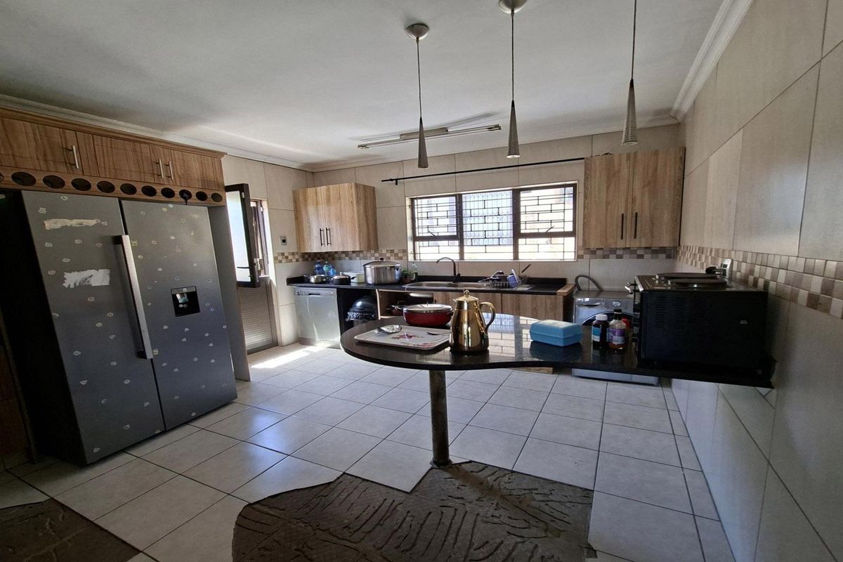 3-Bedroom House in Bluff - Photo 5