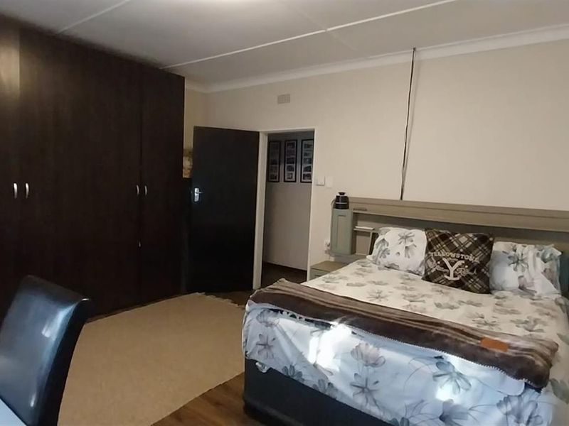 The Ultimate Multi-Purpose Gem: Unlimited Potential on a Grand Scale in Hadison Park, Kimberley - Photo 8