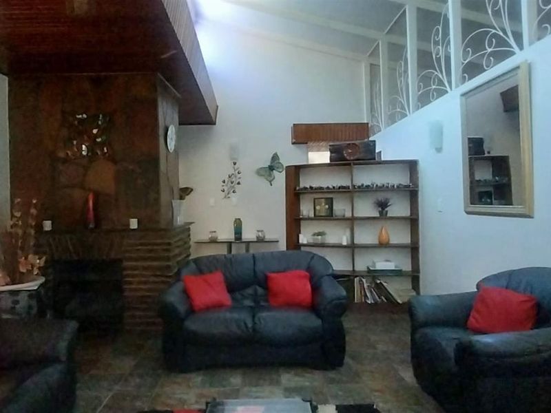 The Ultimate Multi-Purpose Gem: Unlimited Potential on a Grand Scale in Hadison Park, Kimberley - Photo 4