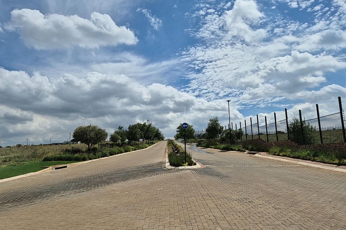 Best Value in a Prestigious Estate - 320 m2 Stand Available in Helderzicht Eco Estate - Photo 3