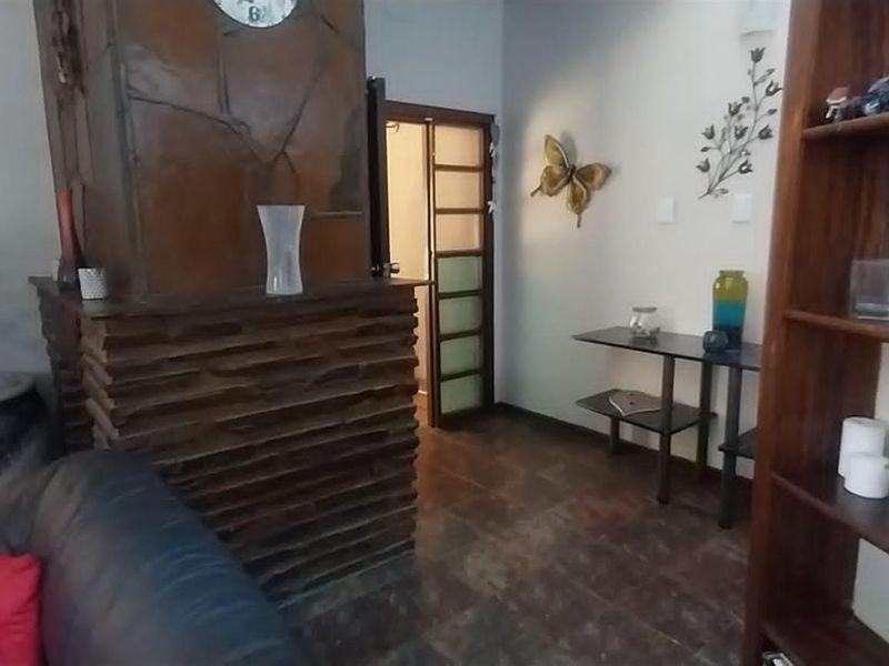 Spacious family home with two bedroom flat - Photo 7