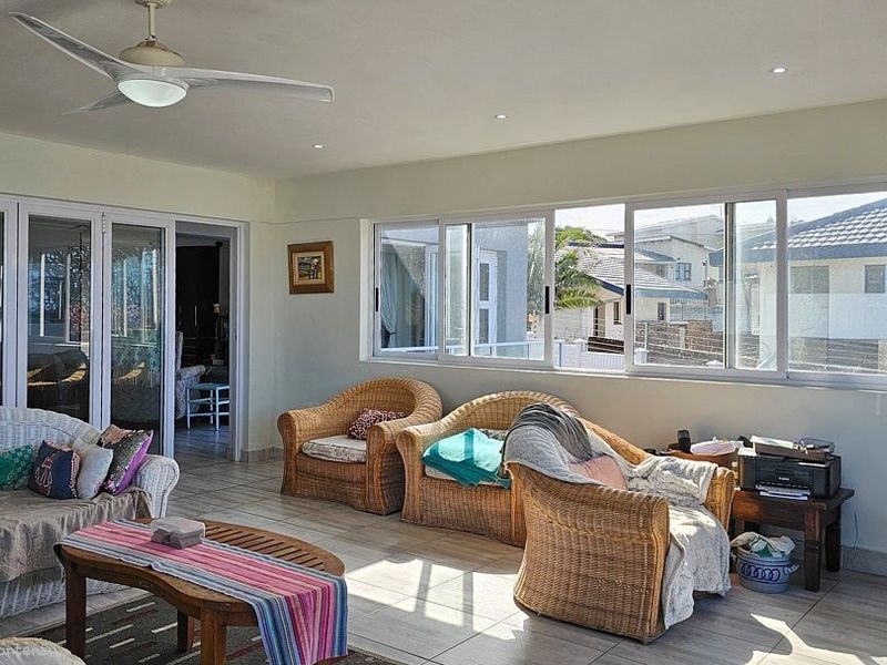 Beautiful 4 bedroom, 3 bathroom home in Manaba Beach - Photo 9