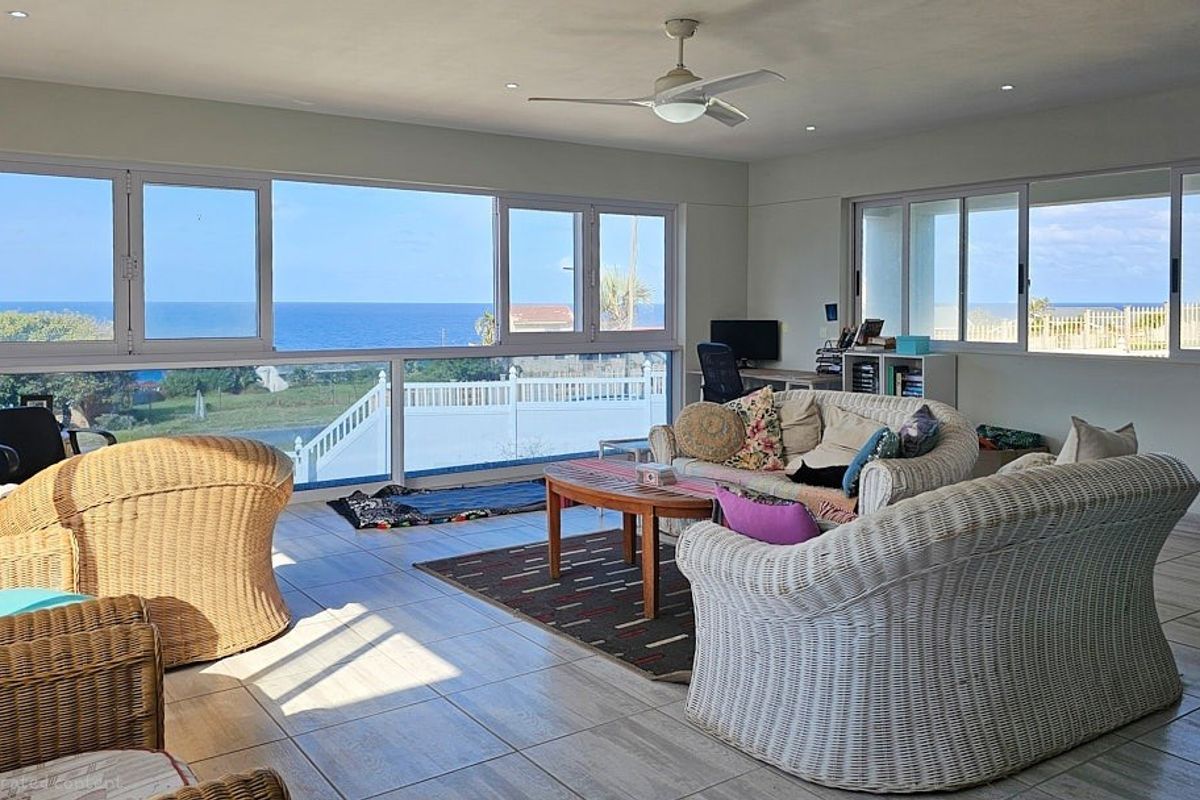 Beautiful 4 bedroom, 3 bathroom home in Manaba Beach - Photo 4