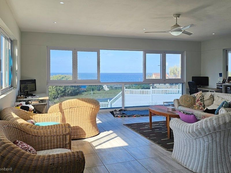 Beautiful 4 bedroom, 3 bathroom home in Manaba Beach - Photo 1
