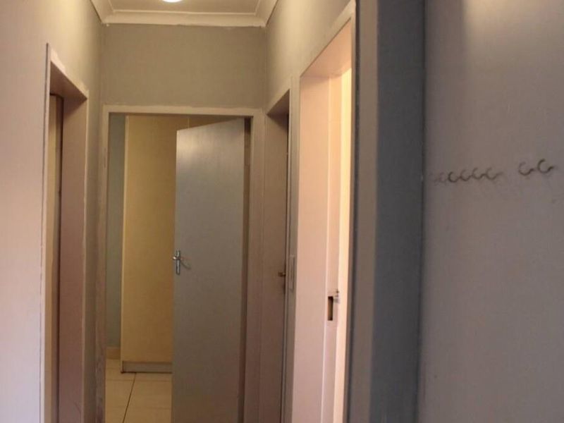 Newly Renovated Apartment For Sale in Hesteapark, Akasia - Photo 5