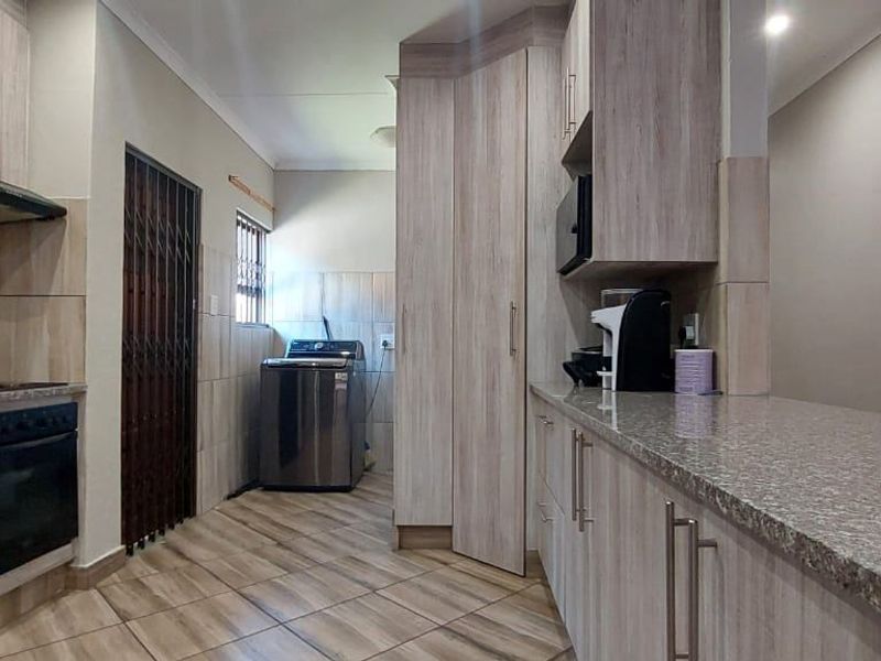 Townhouse For Sale in Pretoria North, Pretoria - Photo 6