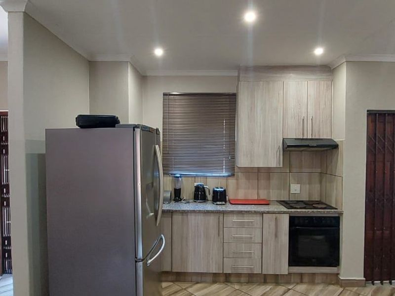 Townhouse For Sale in Pretoria North, Pretoria - Photo 5