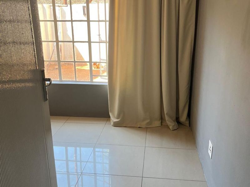 Newly Renovated Hub For Sale in Amandasig, Akasia - Photo 10
