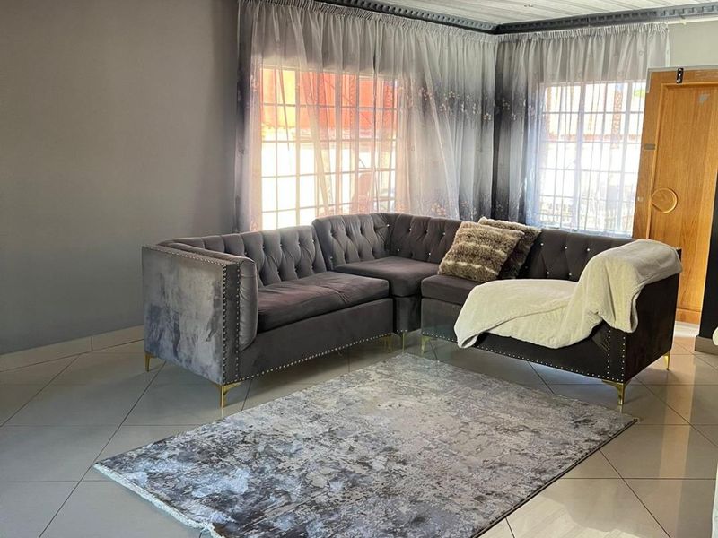 Newly Renovated Hub For Sale in Amandasig, Akasia - Photo 8