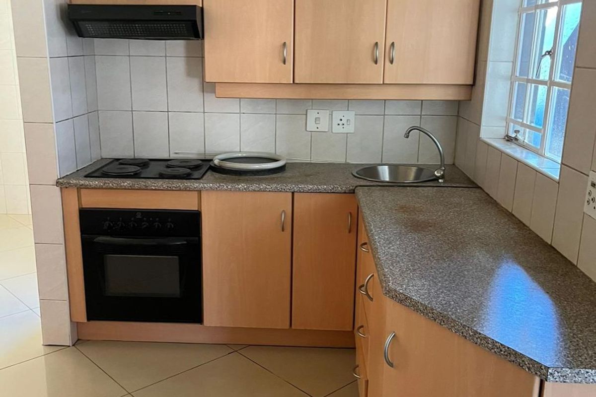 Newly Renovated Hub For Sale in Amandasig, Akasia - Photo 4