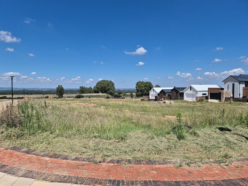 A Place to Call Home - 329 m2 Stand in Tranquil Estate Setting For Sale in Helderzicht Eco Estate - Photo 9