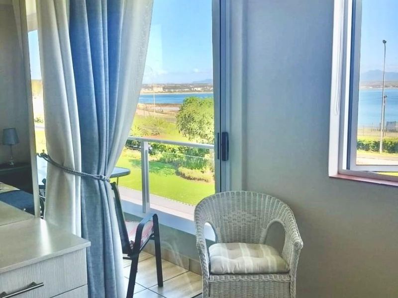 Front-Row Ocean View Apartment with Garage and Backup Power in De Bakke - Photo 6