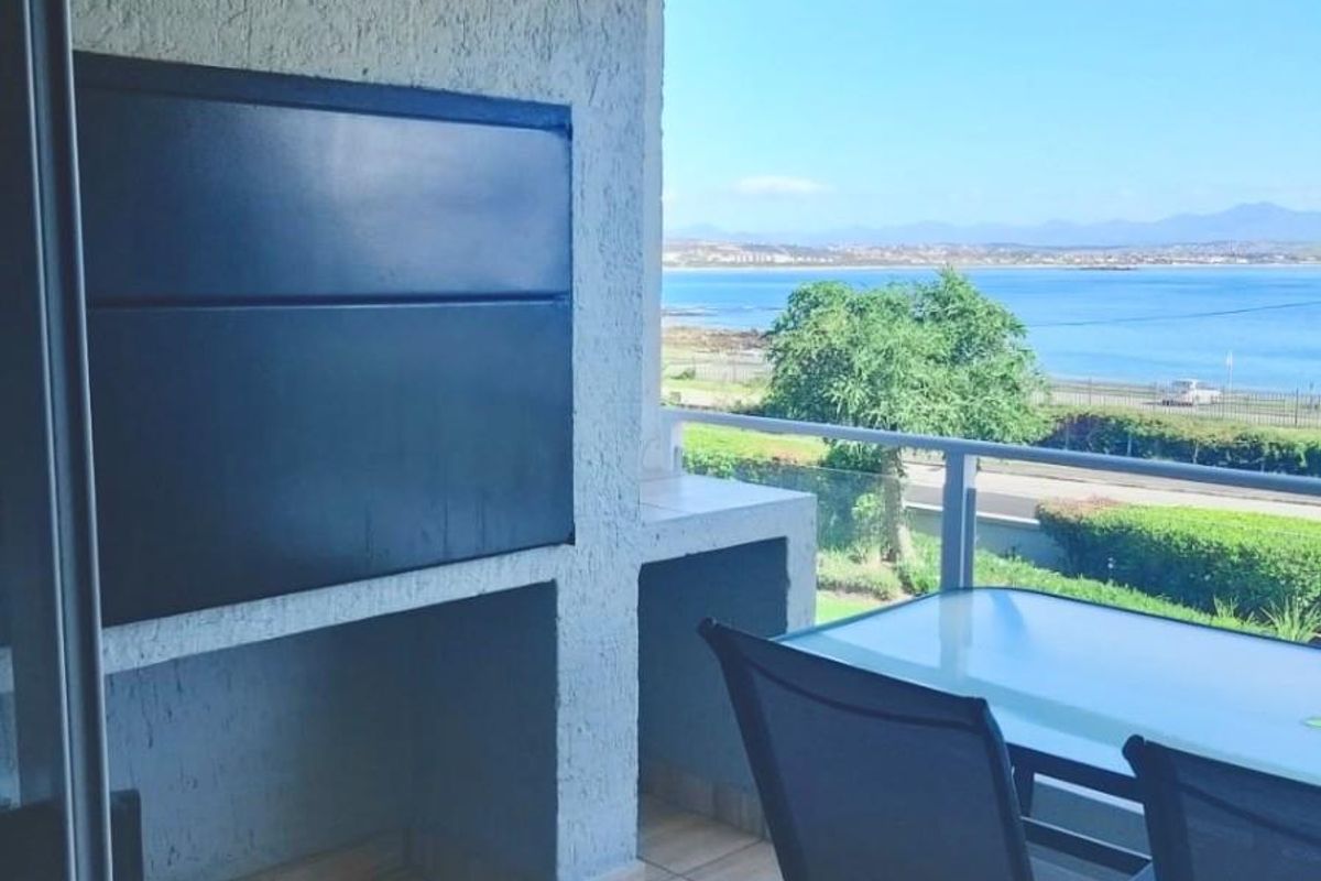 Front-Row Ocean View Apartment with Garage and Backup Power in De Bakke - Photo 2