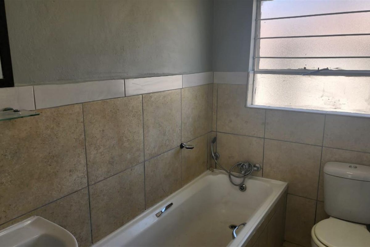 2 bedroom Apartment To Rent in Brenthurst, Brakpan. - Photo 5