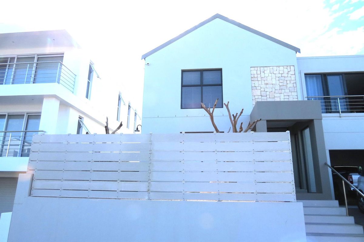 5 Bedroom house divided in 2 units :  Calypso Beach: Langebaan - Photo 2